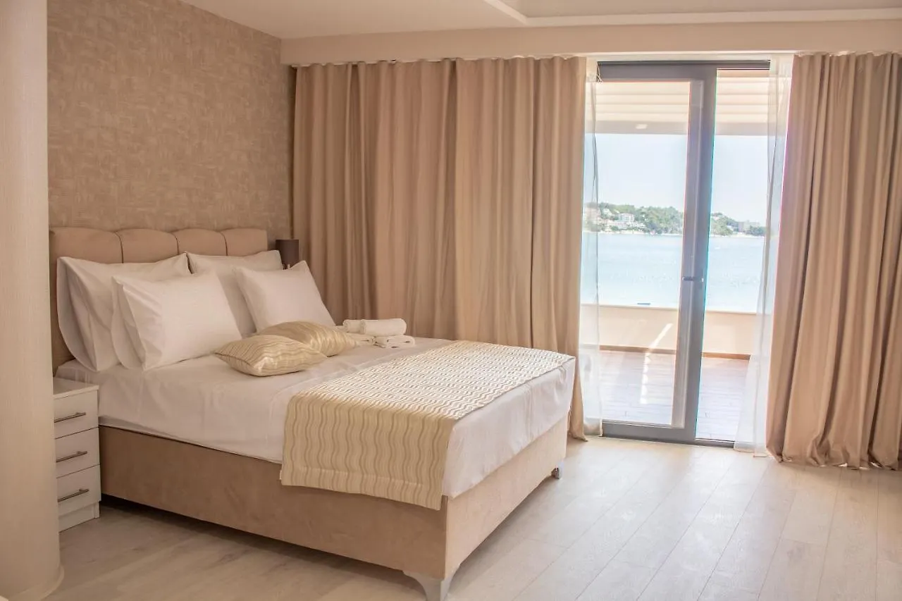 Luxury Rooms 