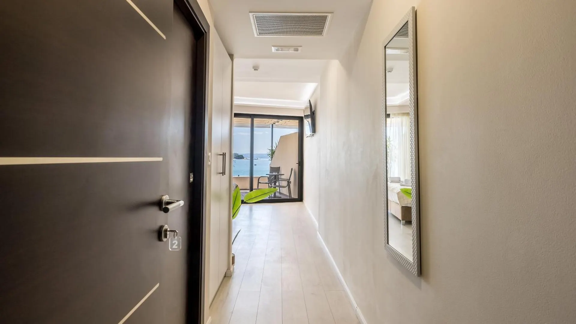 Sea View Luxury Rooms Seven Of Nine Split 4*,