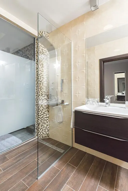 Luxury Rooms 