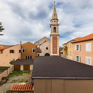 Forum 2br In Old Town Croatia