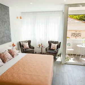 Gasthuis Rose Gold & With Balcony