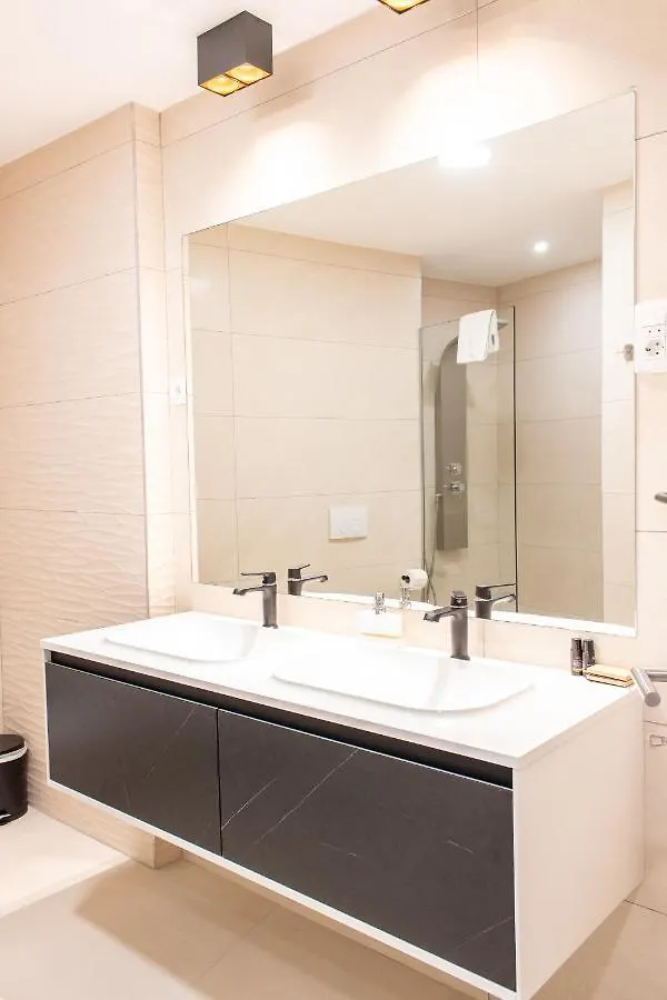 Luxury Rooms 
