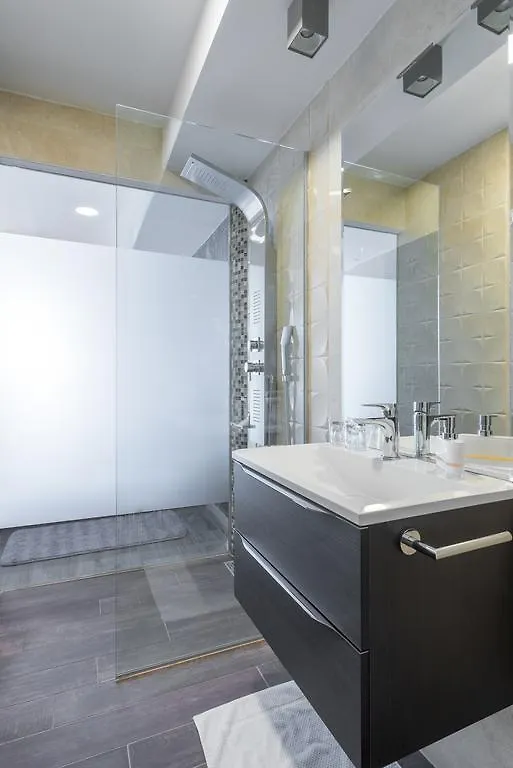 Luxury Rooms 