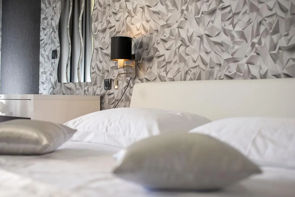 Luxury Rooms 