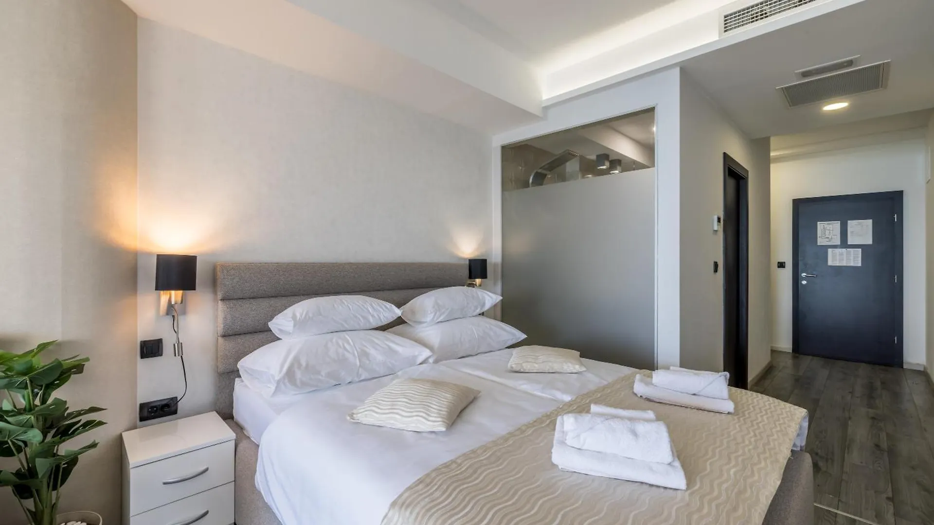 Sea View Luxury Rooms Seven Of Nine Split Guest house