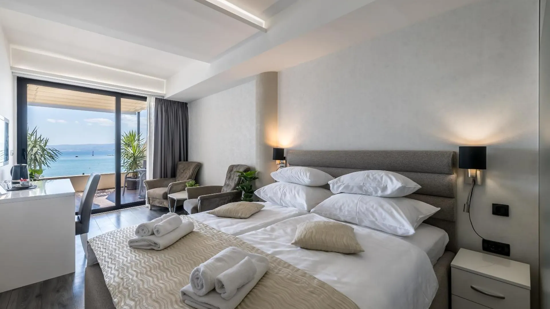 Sea View Luxury Rooms Seven Of Nine Split Guest house