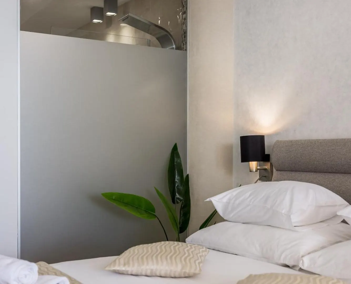 Sea View Luxury Rooms Seven Of Nine Split Guest house