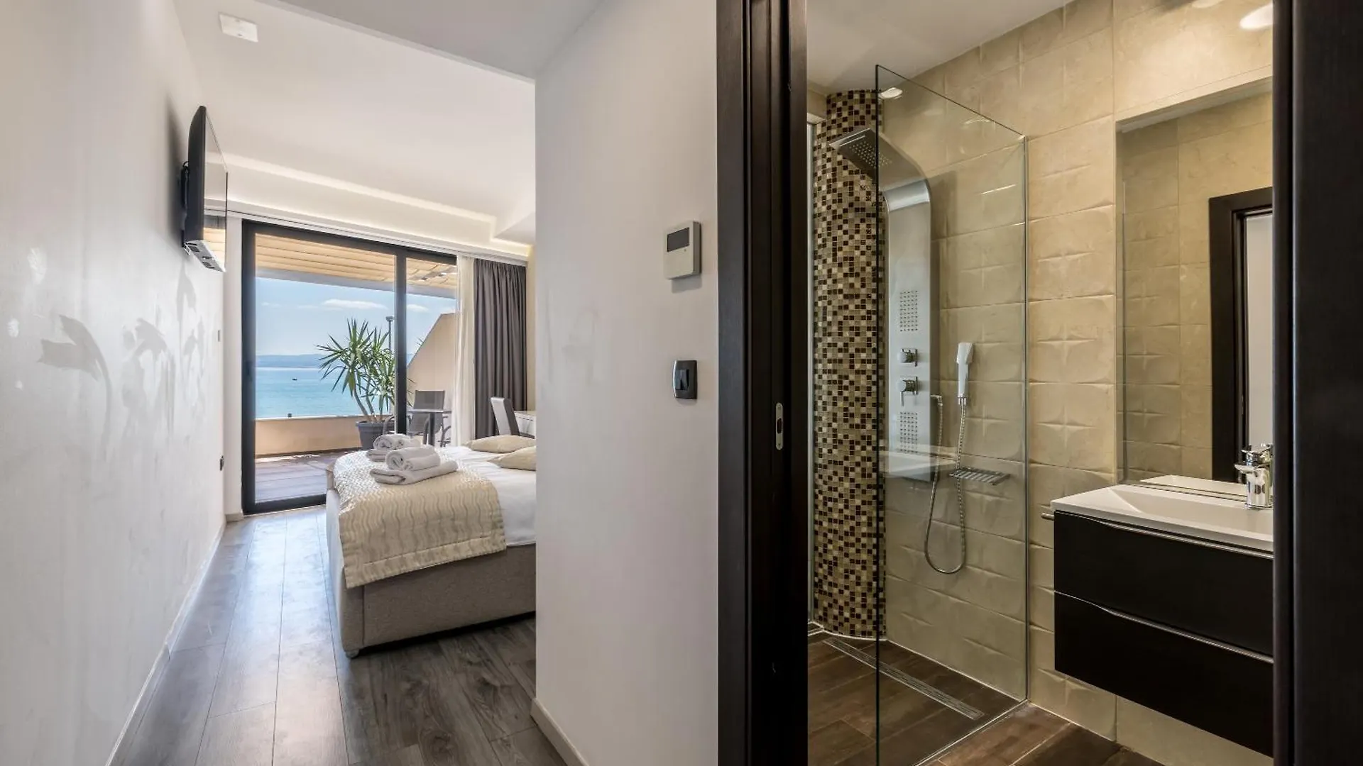 Sea View Luxury Rooms Seven Of Nine Split 4*,